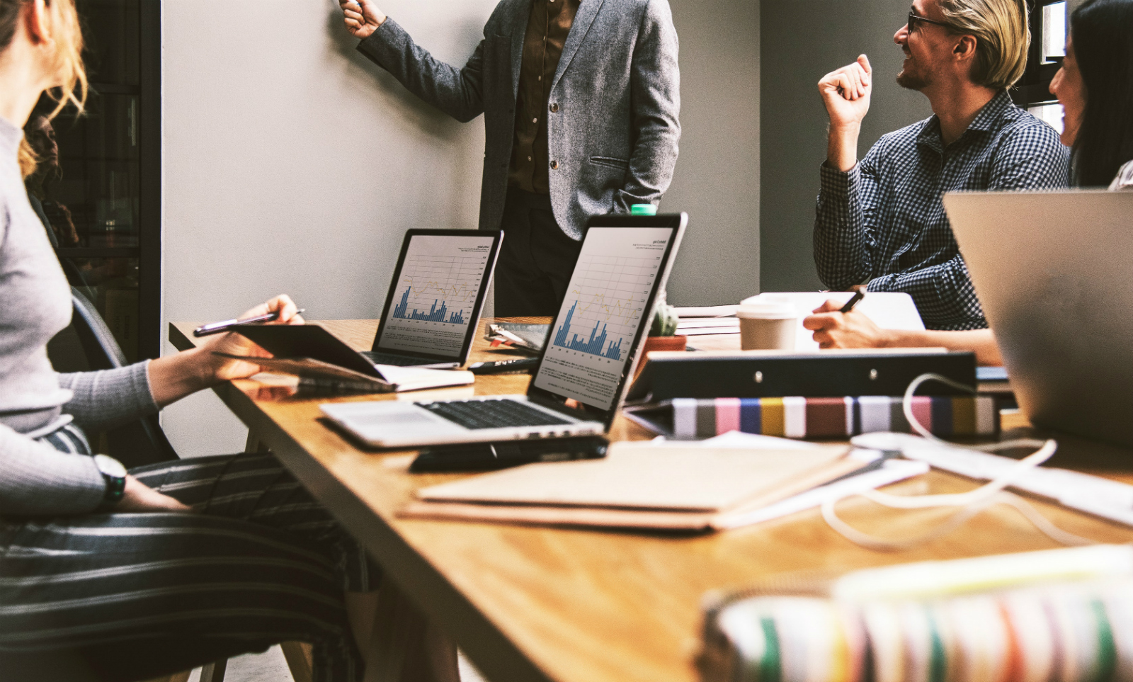 How to come up with an engaging pitch deck to get funding